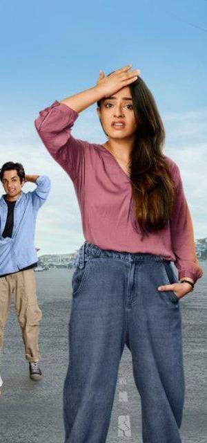 Tɪᴛʟᴇ: Family Aaj Kal poster - Download on TeraMovies